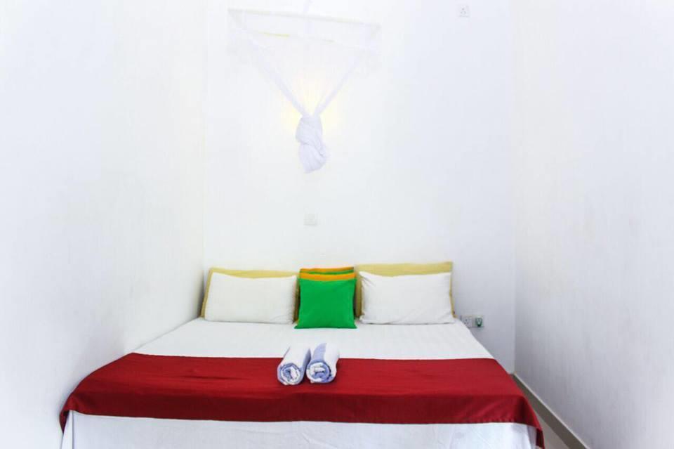 Sanctuary Cove Guest House Полоннарува Экстерьер фото