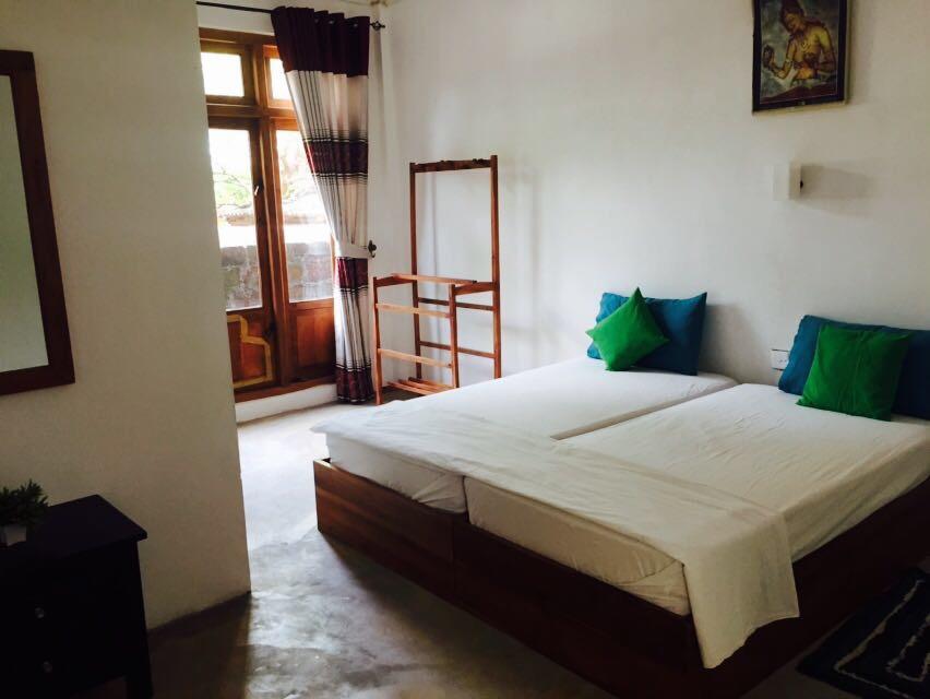 Sanctuary Cove Guest House Полоннарува Экстерьер фото